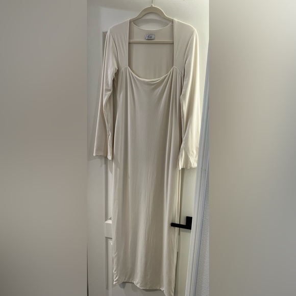 Oh Polly Gelisa Square Neck Long Sleeve Maxi Dress in Ivory - Picture 7 of 14